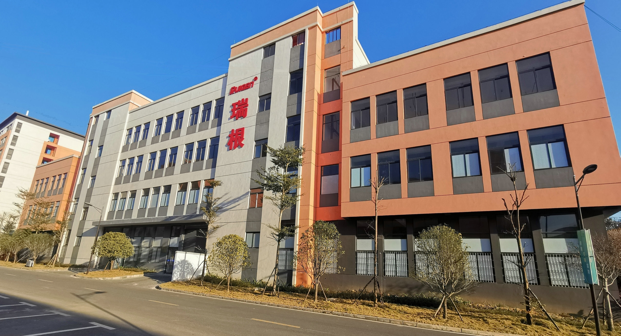 2020年8月公司乔迁至粤桂合作特别试验区